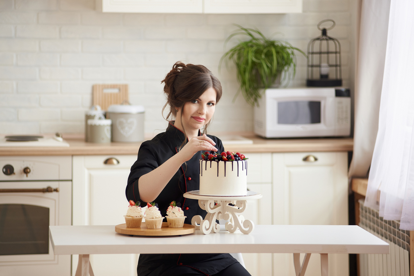 Confectioner decorating cake